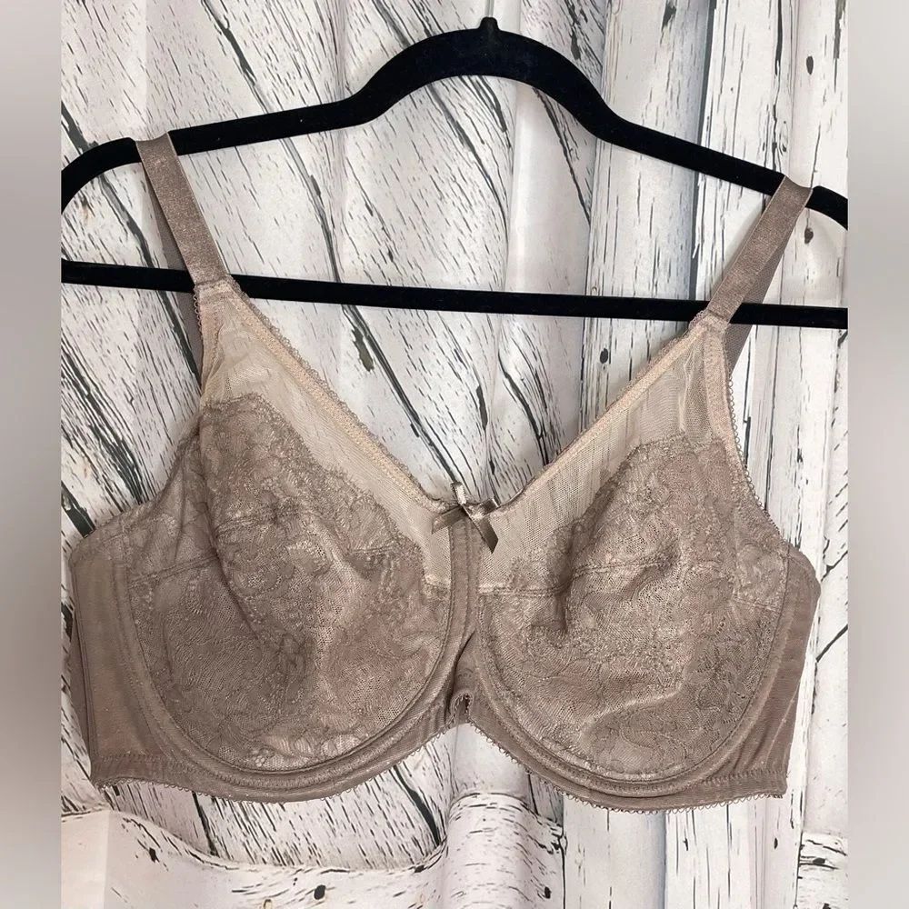 Wacoal Retro Chic Full Figure lace underwire bra 42D